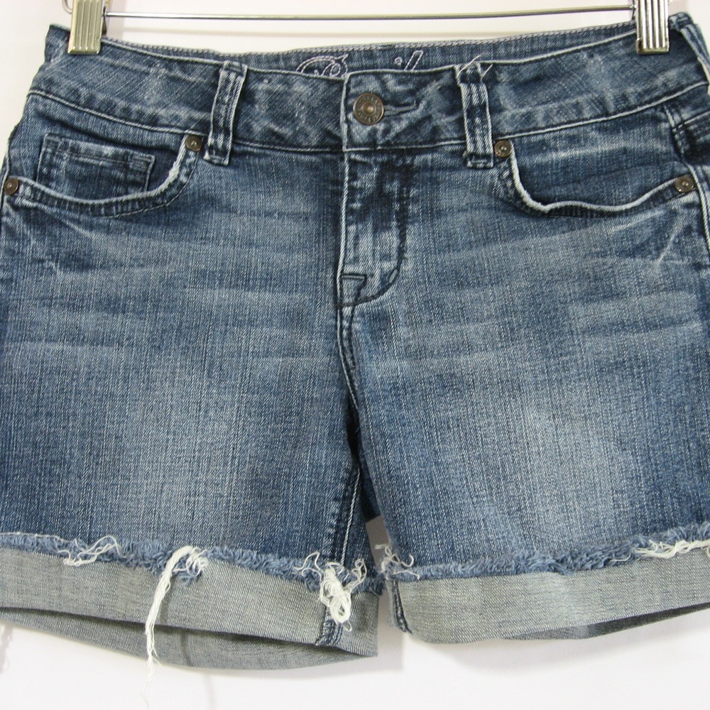 dELIA'S Bailey Denim Cuffed Jean Shorts 3/4